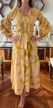 Cargar imagen en el visor de la galería, Vestido Colección Dorado Beige