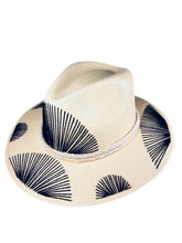 Cargar imagen en el visor de la galería, Abanicos Bordado Negro