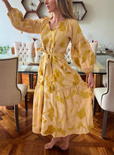 Cargar imagen en el visor de la galería, Vestido Colección Dorado Beige