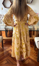Cargar imagen en el visor de la galería, Vestido Colección Dorado Beige