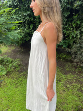 Cargar imagen en el visor de la galería, Vestido de Tirantes 100% Lino Fino de Turquía en Off-white