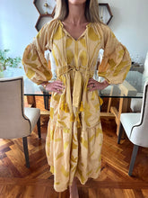 Cargar imagen en el visor de la galería, Vestido Colección Dorado Beige