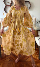 Cargar imagen en el visor de la galería, Vestido Colección Dorado Beige