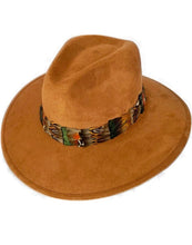 Cargar imagen en el visor de la galería, Sombrero Rodete de Plumas Camel