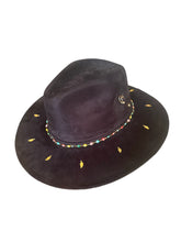 Cargar imagen en el visor de la galería, Evil Eye Gamuza Negro
