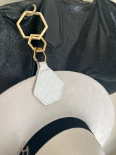 Cargar imagen en el visor de la galería, Clip portasombrero