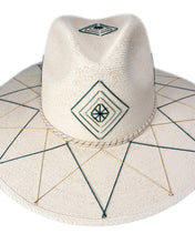 Cargar imagen en el visor de la galería, La Paz Sombrero de Palma Bordado a Mano