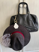 Cargar imagen en el visor de la galería, Clip portasombrero