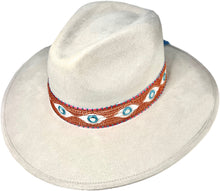 Cargar imagen en el visor de la galería, Evil Eye Gamuza Marfil