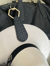 Cargar imagen en el visor de la galería, Clip portasombrero