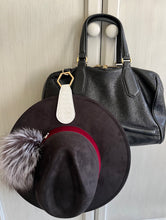 Cargar imagen en el visor de la galería, Clip portasombrero