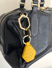 Cargar imagen en el visor de la galería, Clip portasombrero