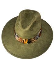 Cargar imagen en el visor de la galería, Sombrero Rodete de Plumas Verde Olivo