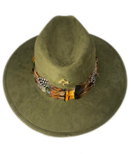 Cargar imagen en el visor de la galería, Sombrero Rodete de Plumas Verde Olivo
