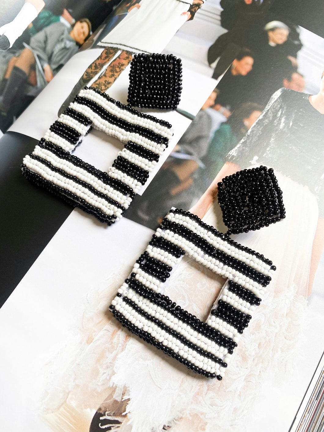 Aretes Geométricos Negro/Blanco