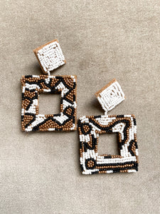Aretes Geométricos Café/Blanco